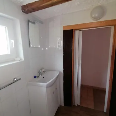 Kleine Weinberghaeuschen In - Jaegerpince بيت للعطل *