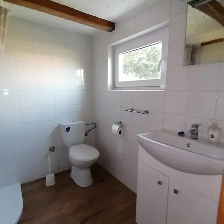 Kleine Weinberghaeuschen In - Jaegerpince بيت للعطل